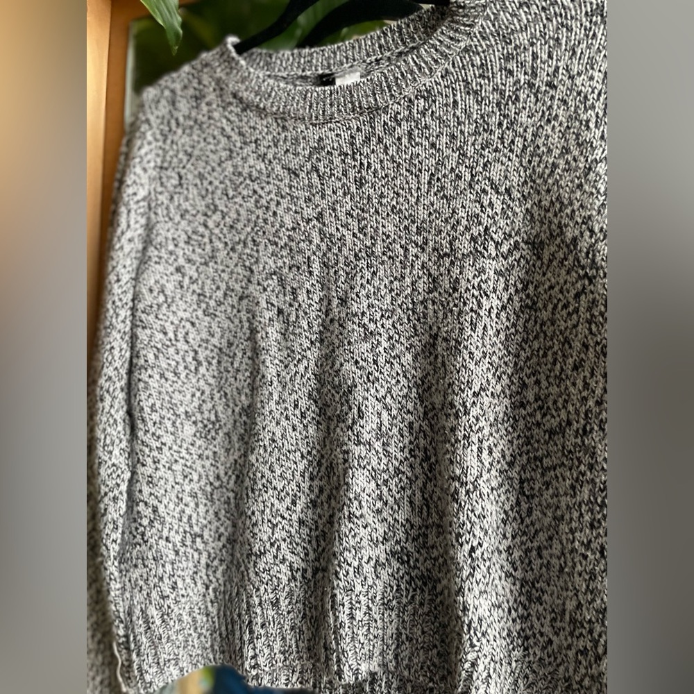 H&M Women’s Gray Knit Sweater - Picture 3 of 4
